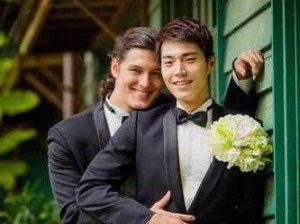 男男激情做爰Gay片太子，激情演绎极致视觉盛宴